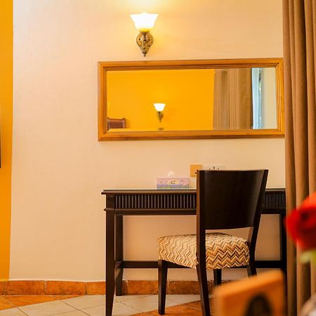 Colosseum Boutique Hotel & Spa Дар ес Саалам Екстериор снимка