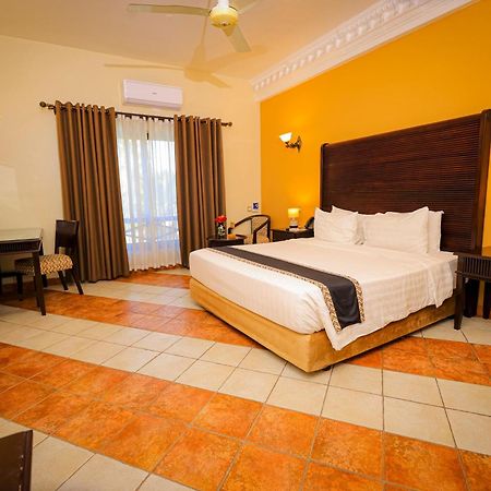 Colosseum Boutique Hotel & Spa Дар ес Саалам Екстериор снимка