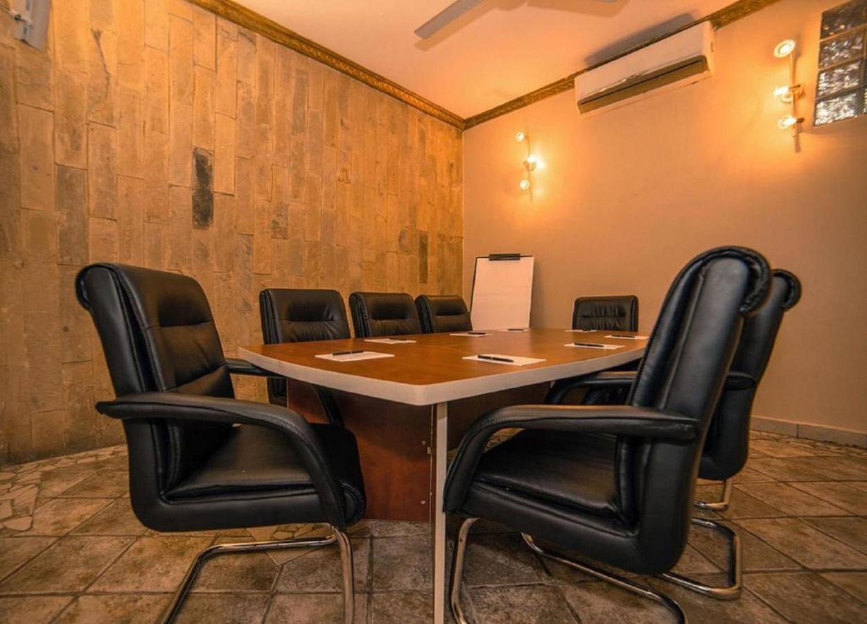 Colosseum Boutique Hotel & Spa Дар ес Саалам Екстериор снимка