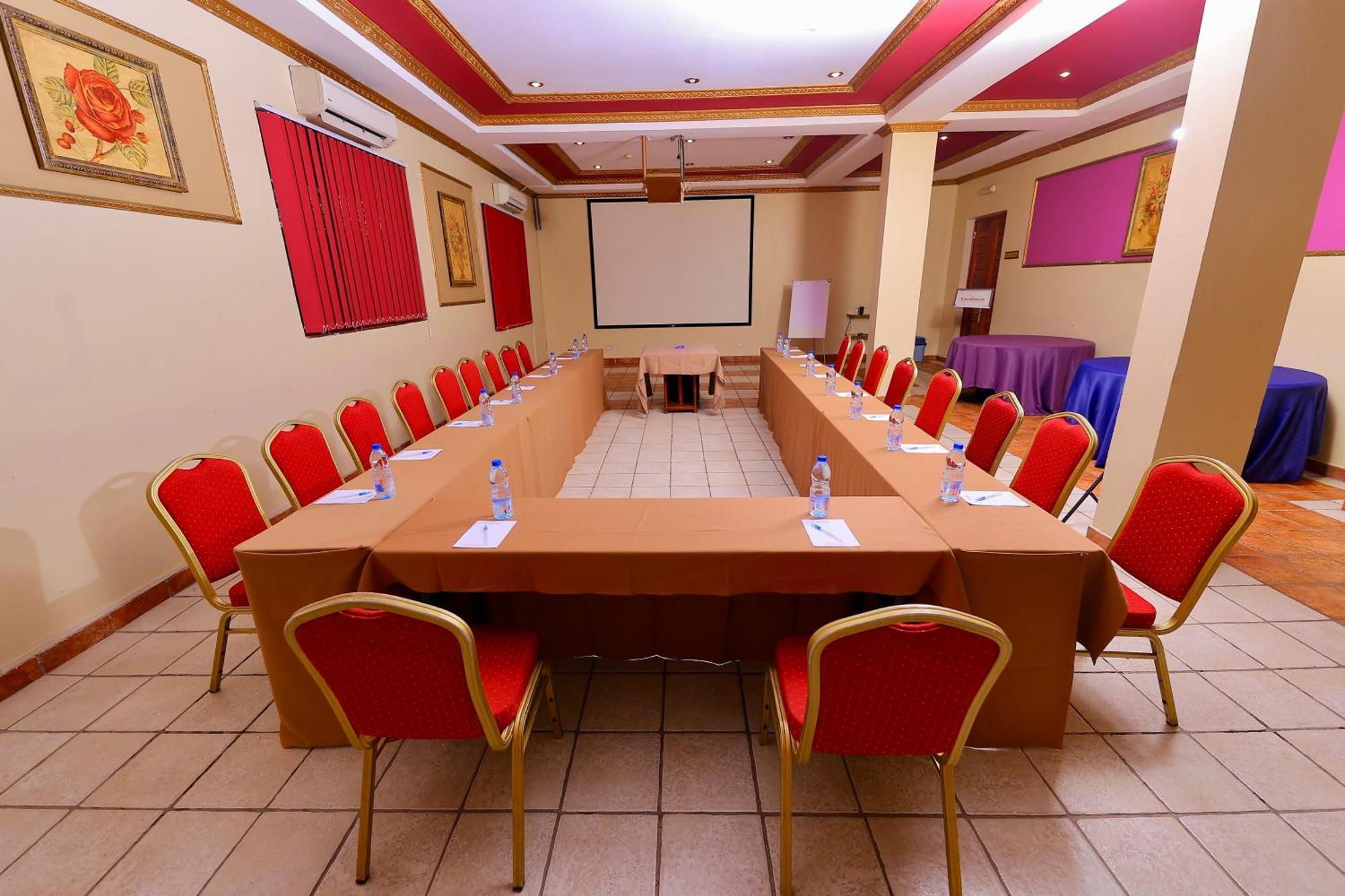 Colosseum Boutique Hotel & Spa Дар ес Саалам Екстериор снимка